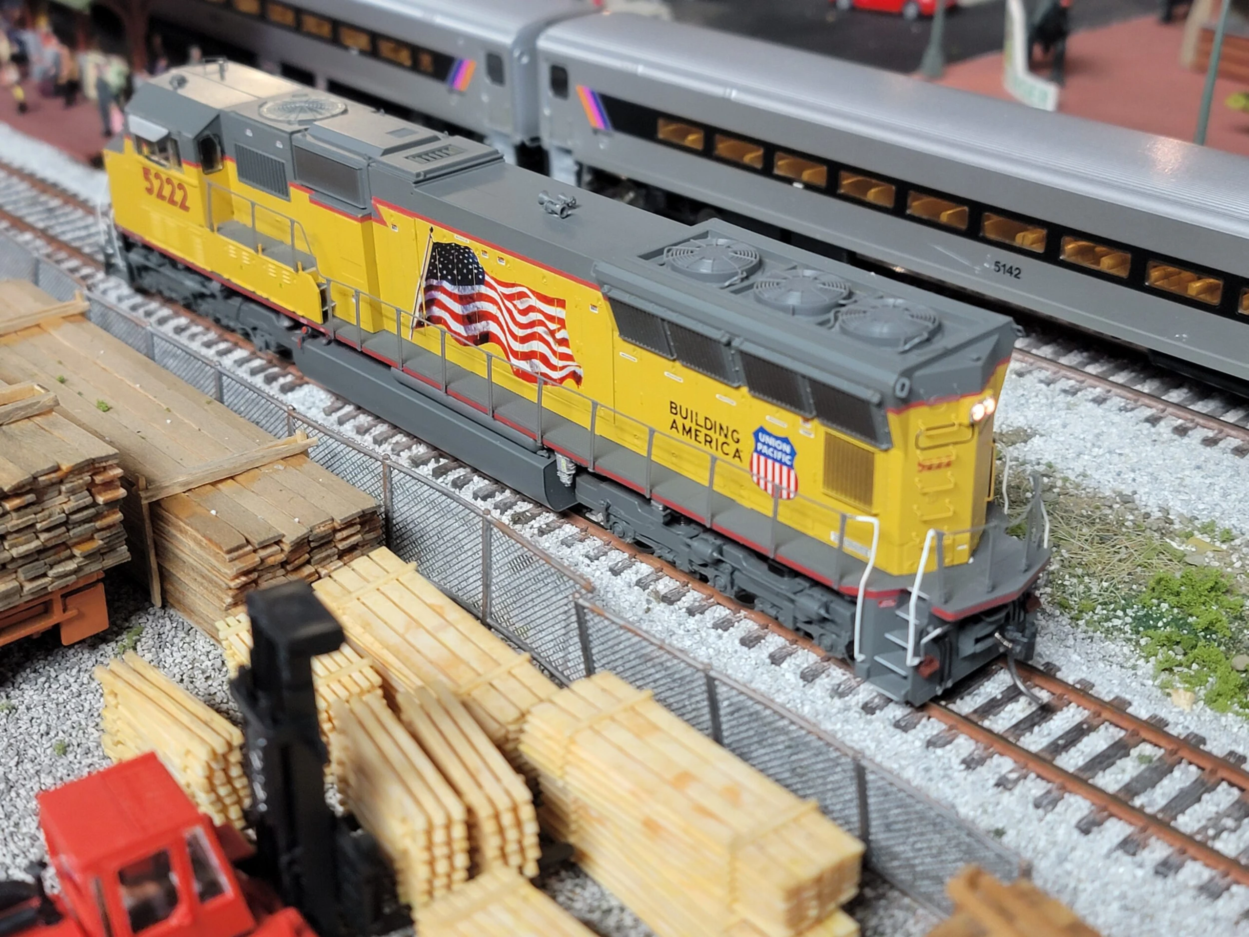 Athearn Genesis G69243 HO Scale EMD SD70M Union Pacific "American Flag" UP 5222 - USED With DCC - Image 3
