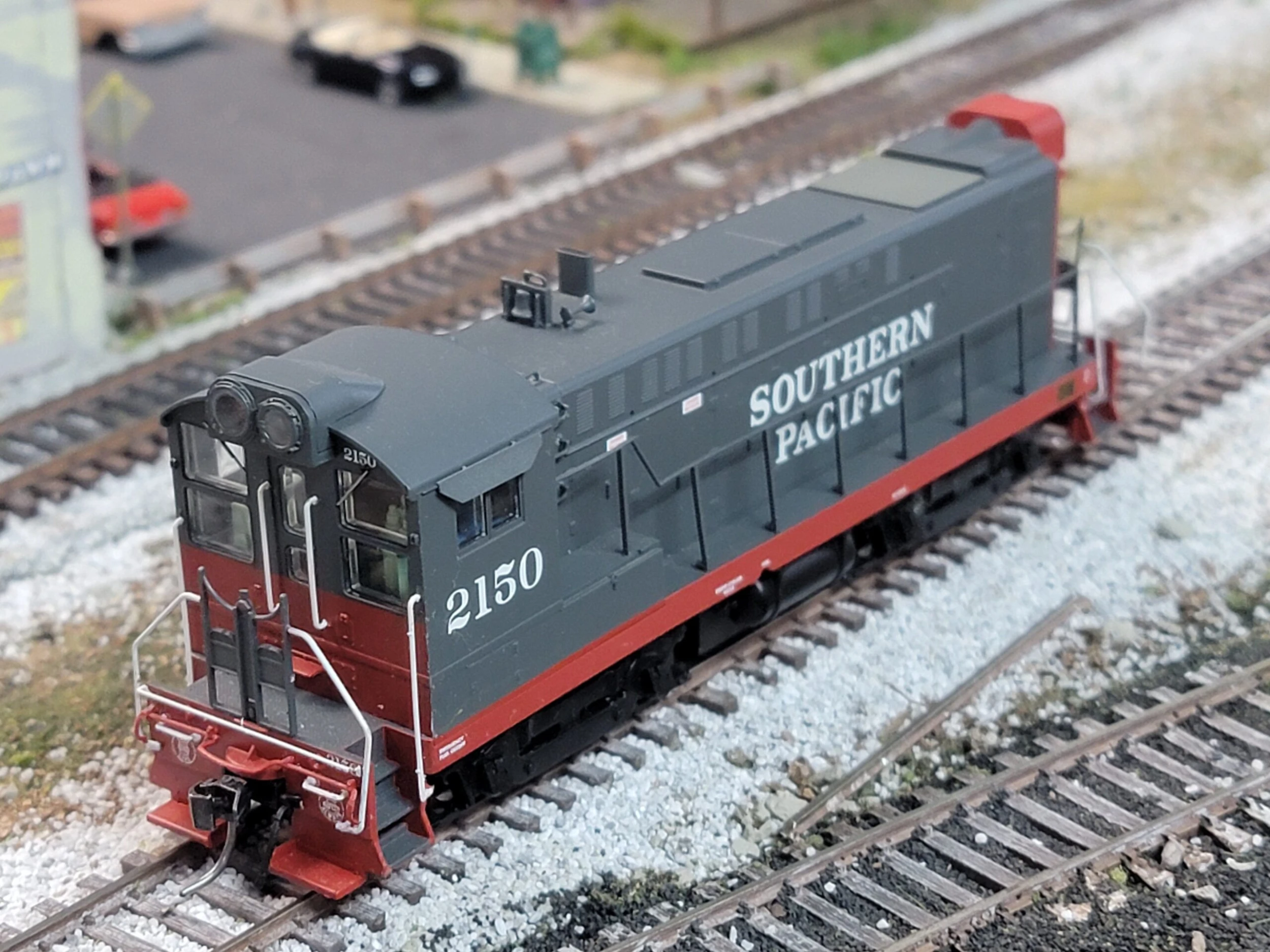 Bowser 23942 HO Scale Baldwin S-12 Diesel Locomotive SP 2150 - USED