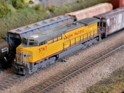 Kato 176-7006 N Scale GE AC4400CW Union Pacific UP 5767 - USED