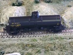 Rapido Trains 159006A HO Scale X-3 Tank Car "1950s" UTLX # Varies