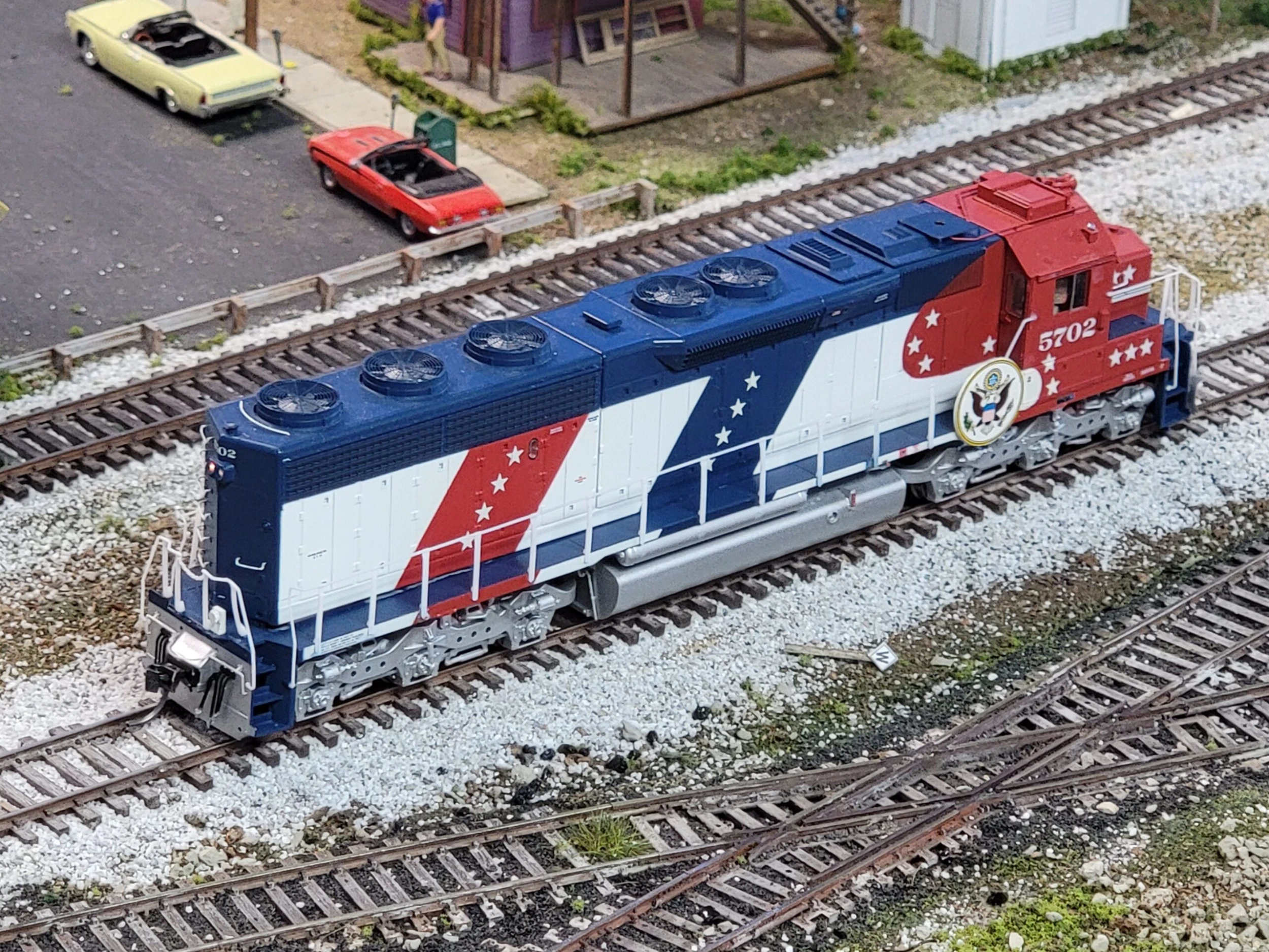 Athearn Genesis G67125 HO Scale EMD SD45-2 Santa Fe "Bicentennial" ATSF 5702 With DCC - USED - Image 2