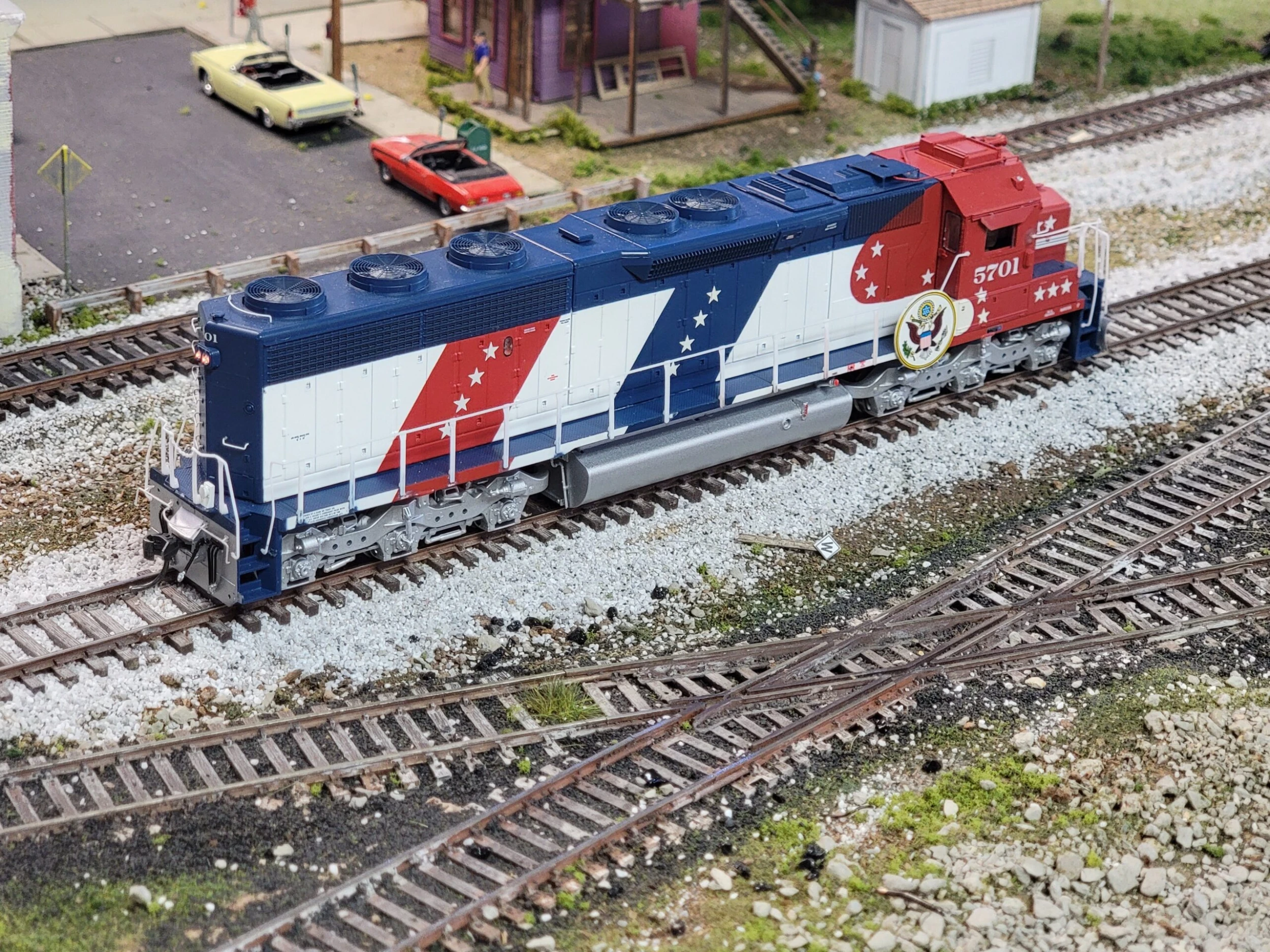 Athearn Genesis G67124 HO Scale EMD SD45-2 Santa Fe ATSF "Bicentennial" ATSF 5701 With DCC - USED - Image 2