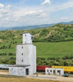 Walthers Cornerstone 933-3860 N Scale Prairie Co-Op Elevator - Kit