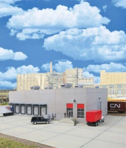 Walthers Cornerstone 933-4067 HO Scale Modern Concrete Warehouse - Kit