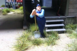 Bachmann 31042 SceneScapes Dark Green Grass Tufts 3/8" 50 Pack