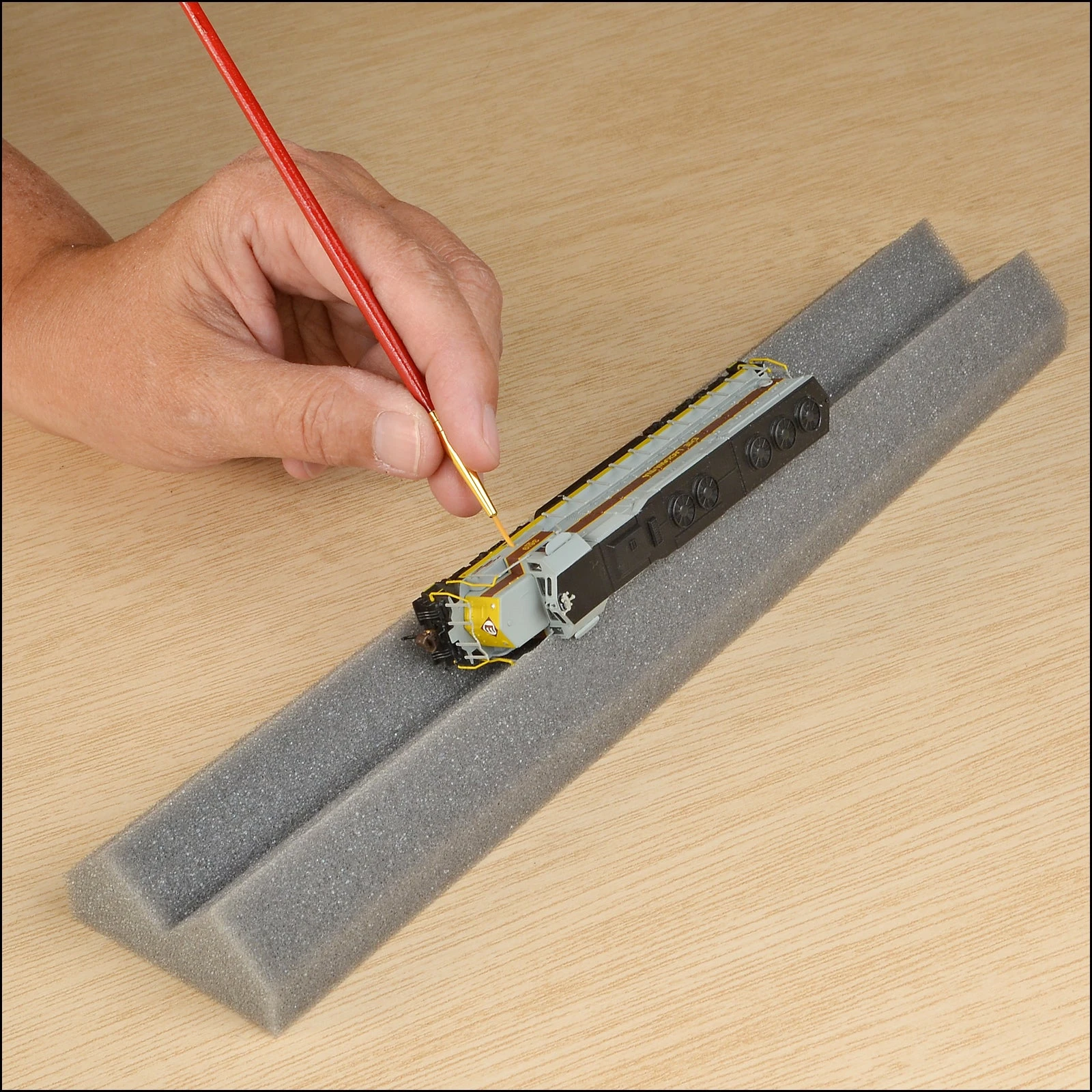 Micro-Mark 86614 N/Z Scale Soft-Touch Foam Cradle For Locomotives And Rolling Stock