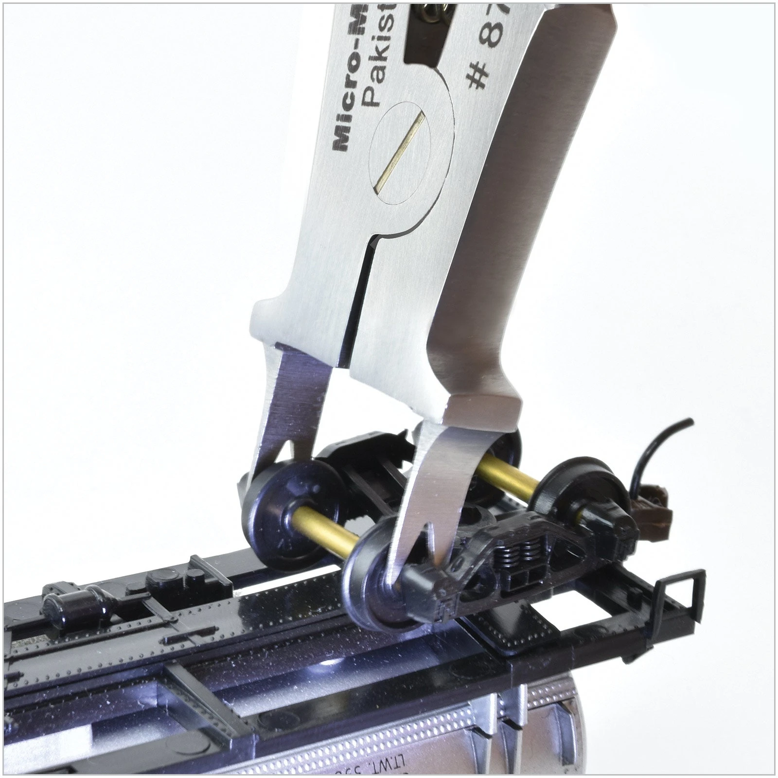 Micro-Mark 87936 HO Scale Truck Spreading Pliers - Image 2