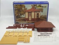 POLA 1800 G Gauge Cherry Hill Shanty - NOS