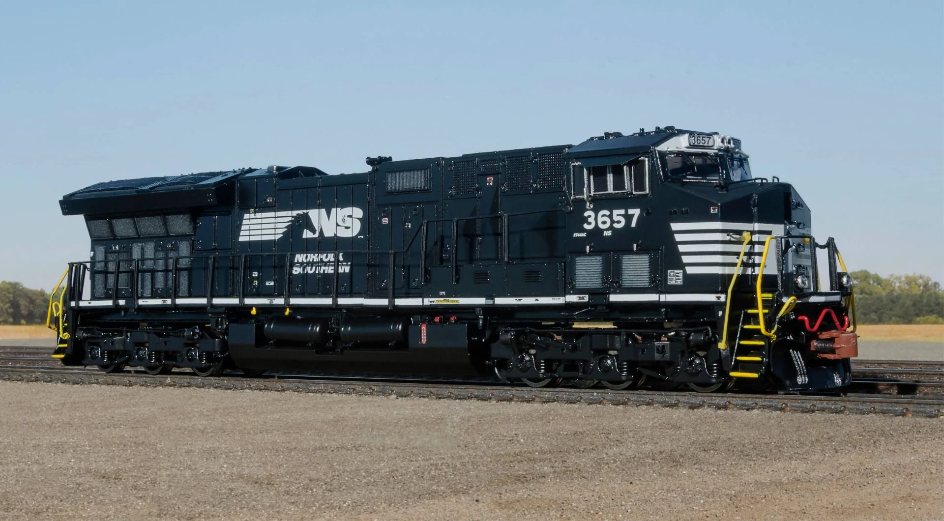 ScaleTrains Rivet 33662 N Scale GE ET44 Tier 4 Diesel "Horsehead" NS 3667 DCC & Sound