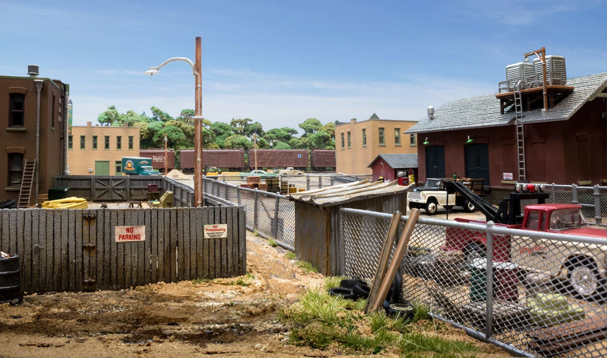 Woodland Scenics Woodland A3003 O Scale Chain Link Fence Kit - Image 2